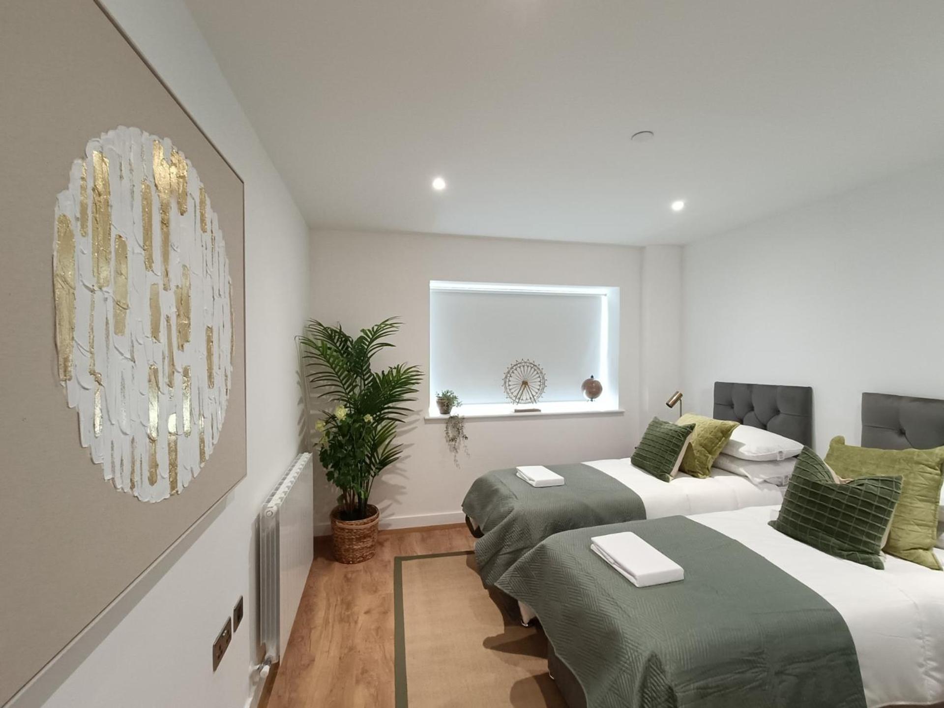Snuggle Inn - Riverside Apartments - Views Over Looking London River Thames, Close To O2 Arena, London Excel, London City Airport, Thames Clipper- River Boat Service, Woolwich Ferry, Onsite Parking, Twin Room Option Available Exterior foto